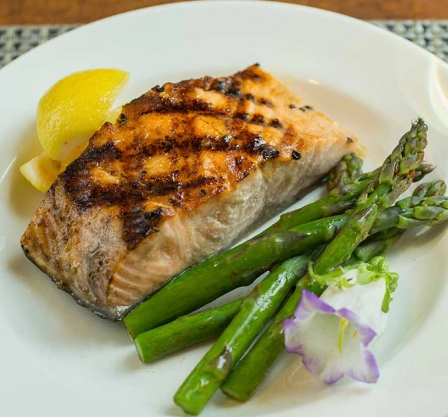 Baked fish with asparagus and lemon