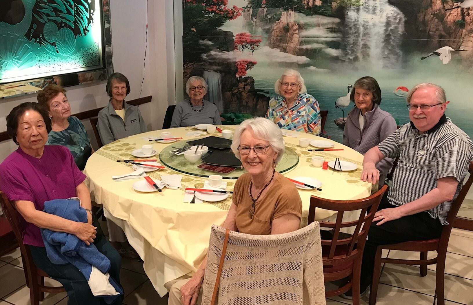 A group of residents of The Commons in Lincoln out for lunch.