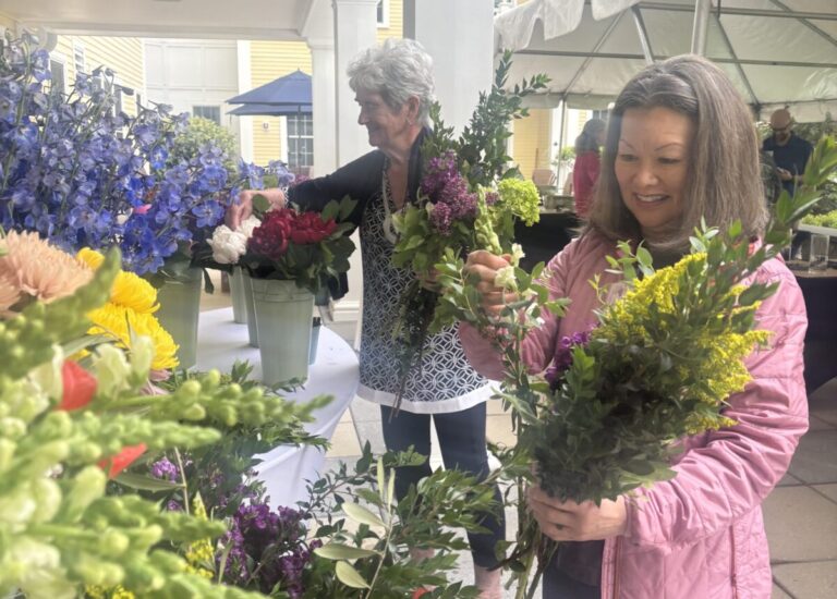 Guests arrange stems to make the perfect arrnagement.